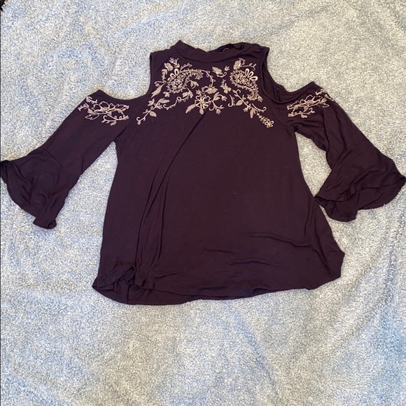 Eyeshadow Tops - Cold shoulder dark blue white floral detail
